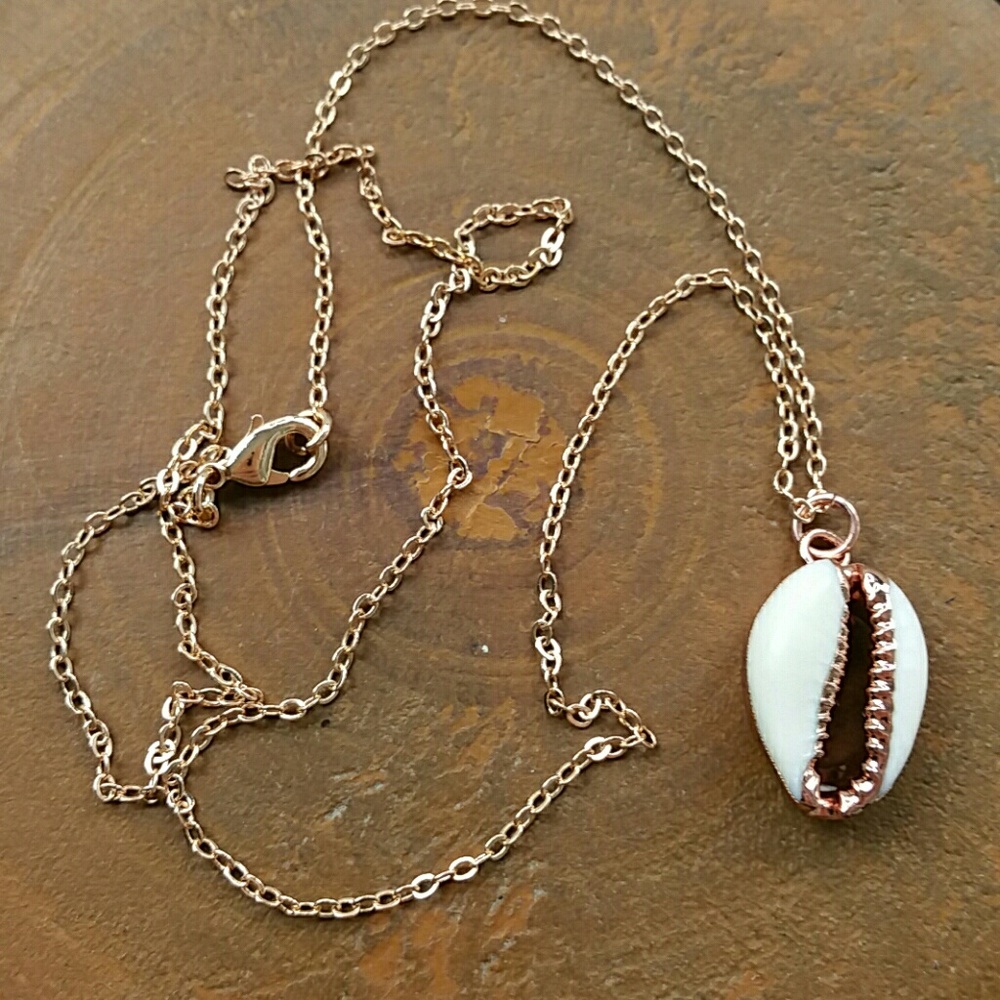 Cowie Shell Rose Gold 14k on 14K Gold Chain NEW - Picture 2 of 5